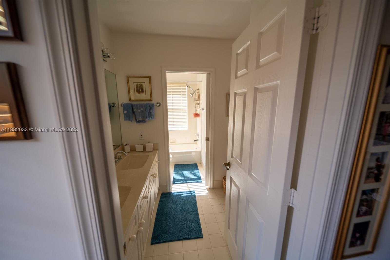 3961 Nighthawk Drive Weston, FL 33331 - Photo 19 of 35 a view of a hallway and a livingroom