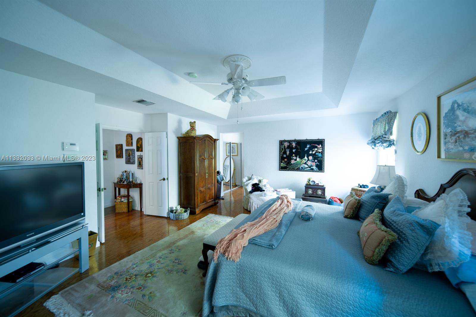 3961 Nighthawk Drive Weston, FL 33331 - Photo 23 of 35 a living room with furniture and a flat screen tv