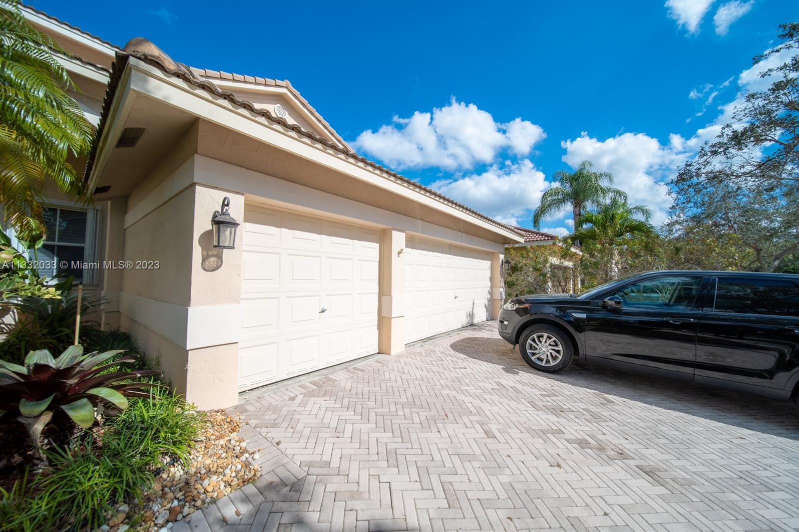 3961 Nighthawk Drive Weston, FL 33331 - Photo 4 of 35 a view of a house with a cars park