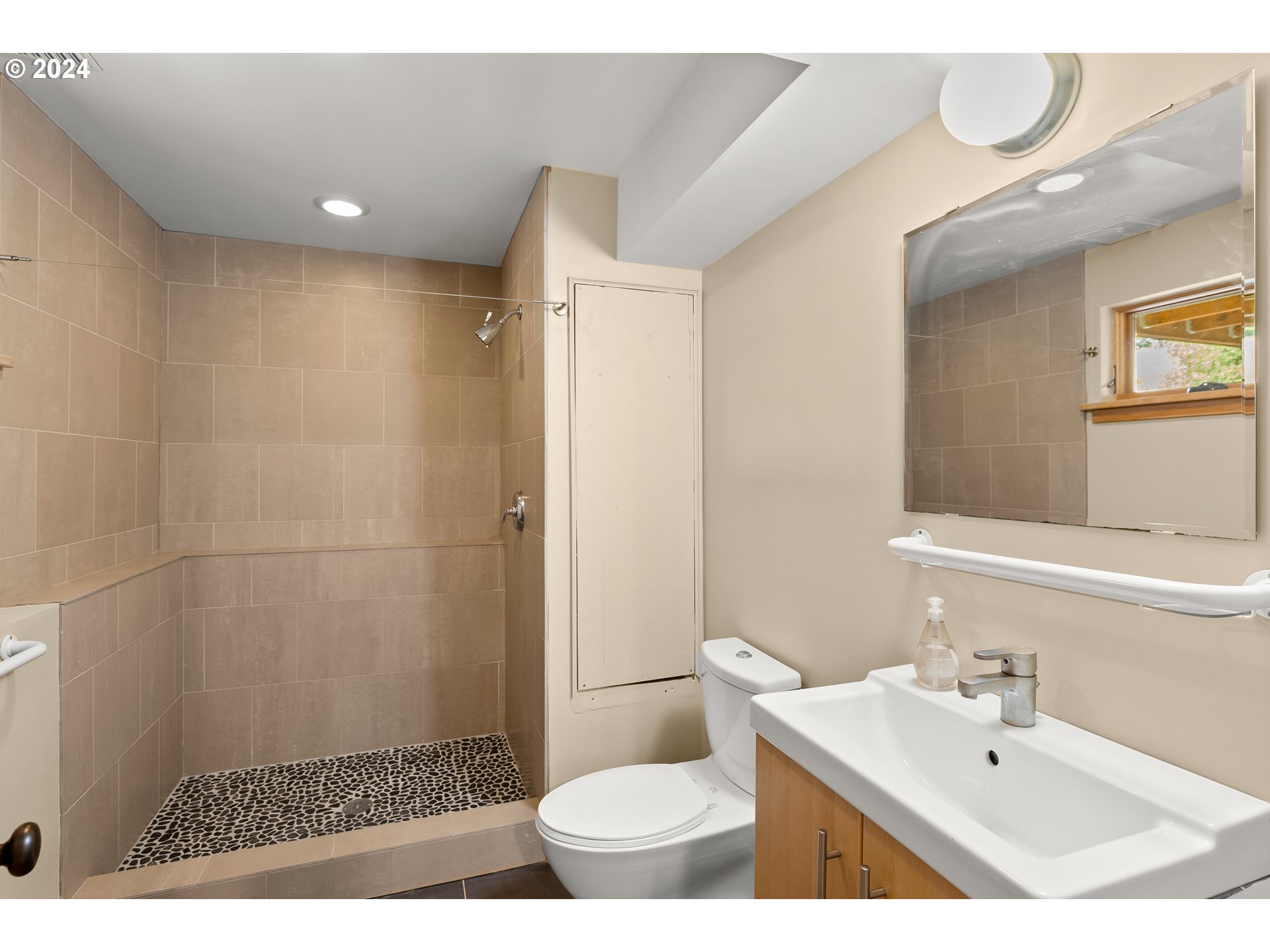 1442 Southwest Taylors Ferry Road Portland, OR 97219 - Photo 33 of 43 Gallery Image 33
