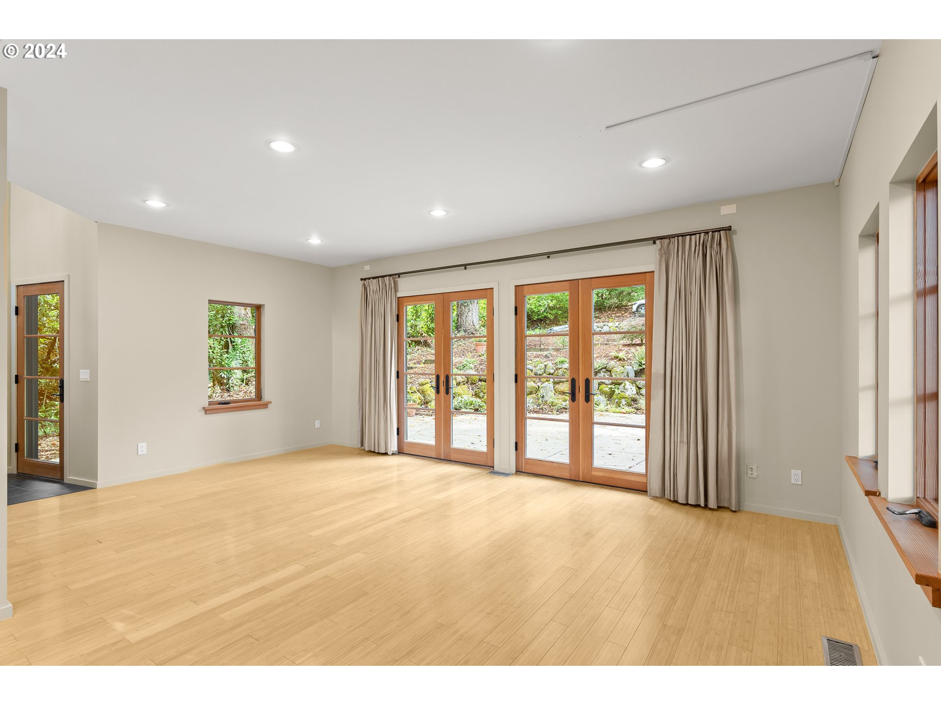 1442 Southwest Taylors Ferry Road Portland, OR 97219 - Photo 9 of 43 Gallery Image 9