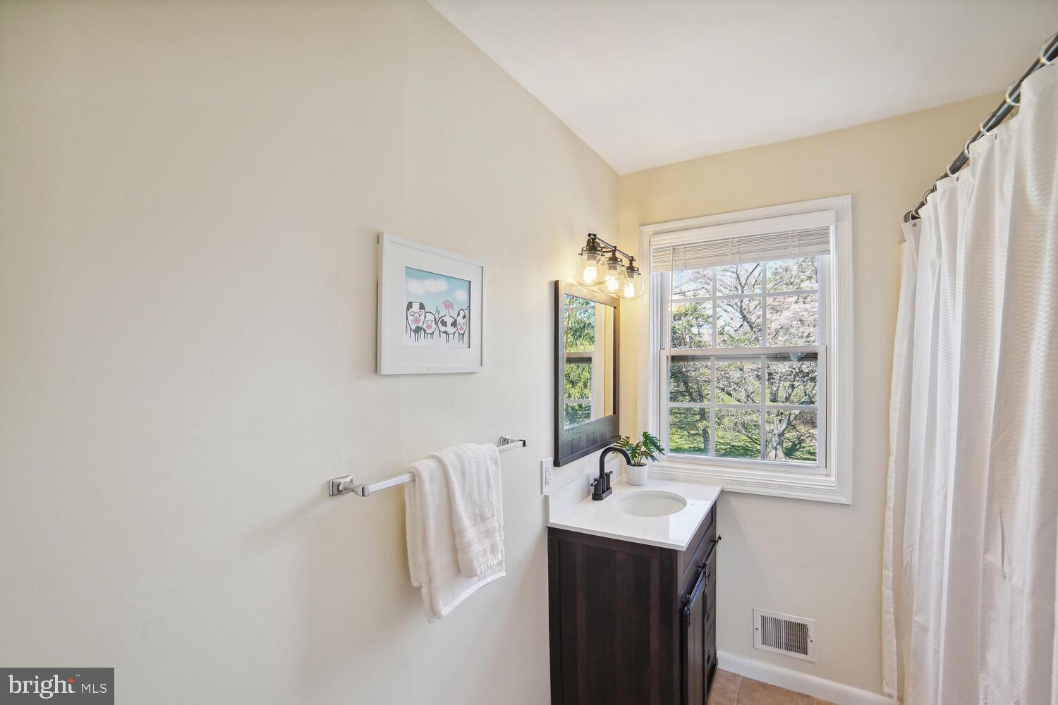 1915 Longmead Road Silver Spring, MD 20906 - Photo 29 of 52 Full bathroom