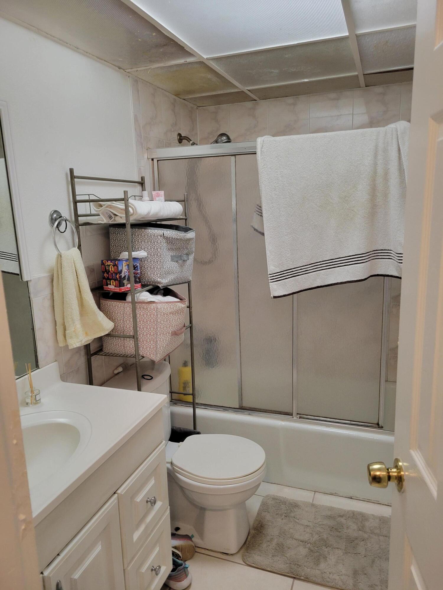 644 Northwest 13th Street, Unit 11 Boca Raton, FL 33486 - Photo 8 of 9 Bathroom 2