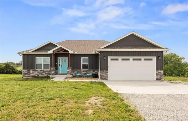 $499,000 | 305 Southwest 11th Road, Warrensburg, MO 64093