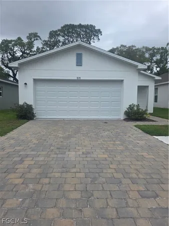 $2,200 | 878 Friendship Circle, LaBelle, FL 33935