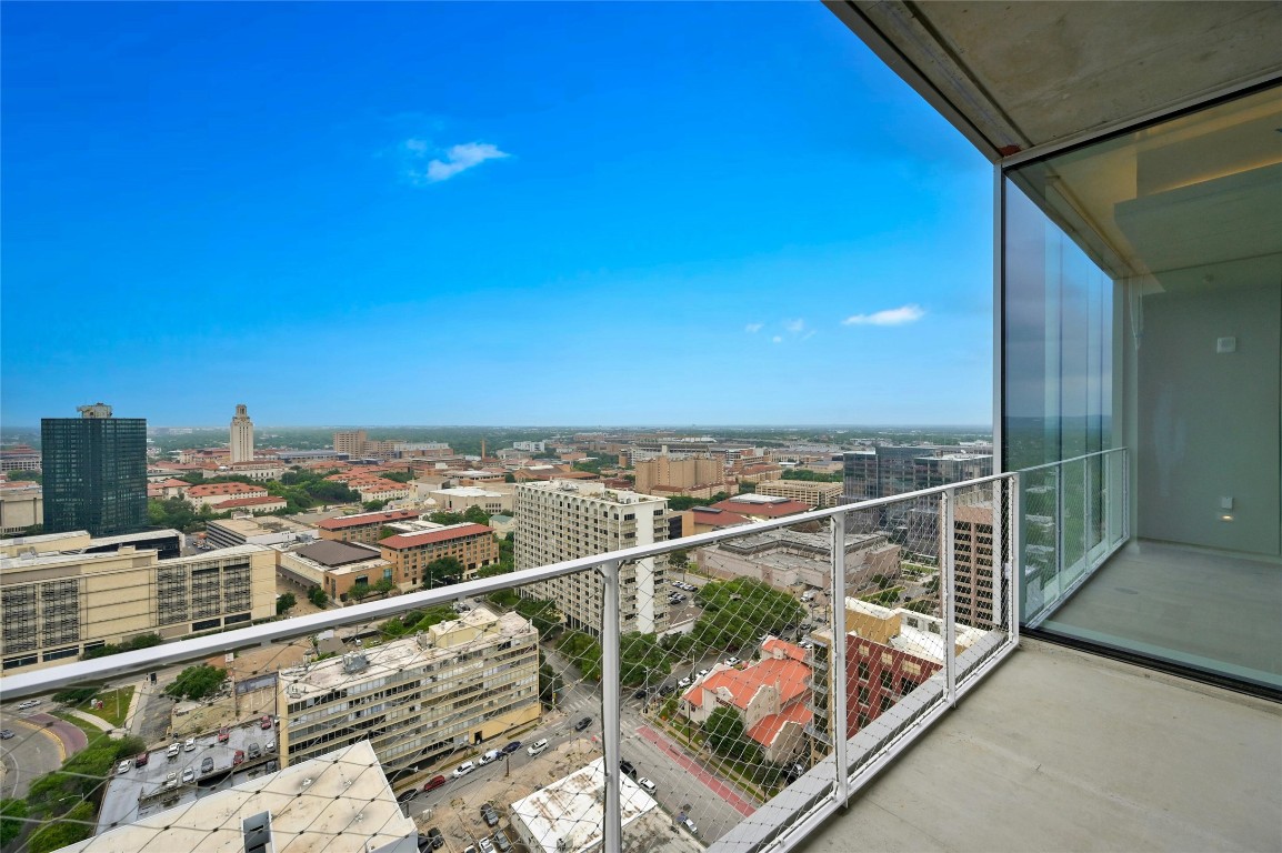 This unit offers breathtaking views of downtown Austin, the Hill Country, and the UT Campus.