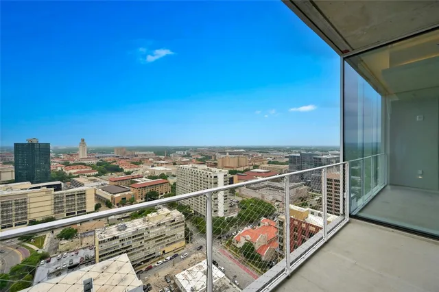 $678,000 | 313 West 17th Street, Unit 1702, Austin, TX 78701