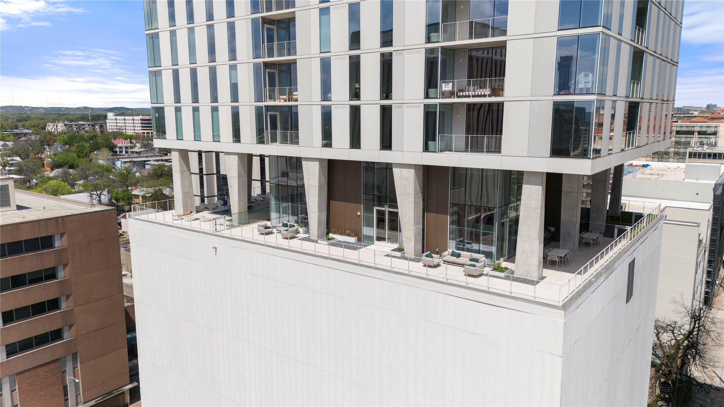 313 West 17th Street, Unit 1702 Austin, TX 78701 - Photo 13 of 34 LIMITED RESIDENCES. A limited collection of only 117 downtown residences. Seven (7) Residences per floor and five (5) two-story penthouse on Levels 27-28.