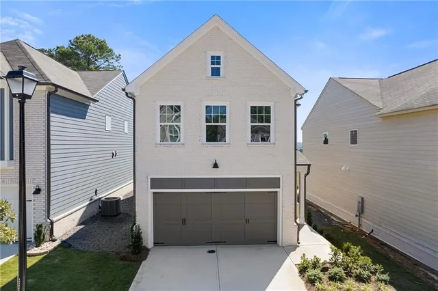 a view of a house with a backyard