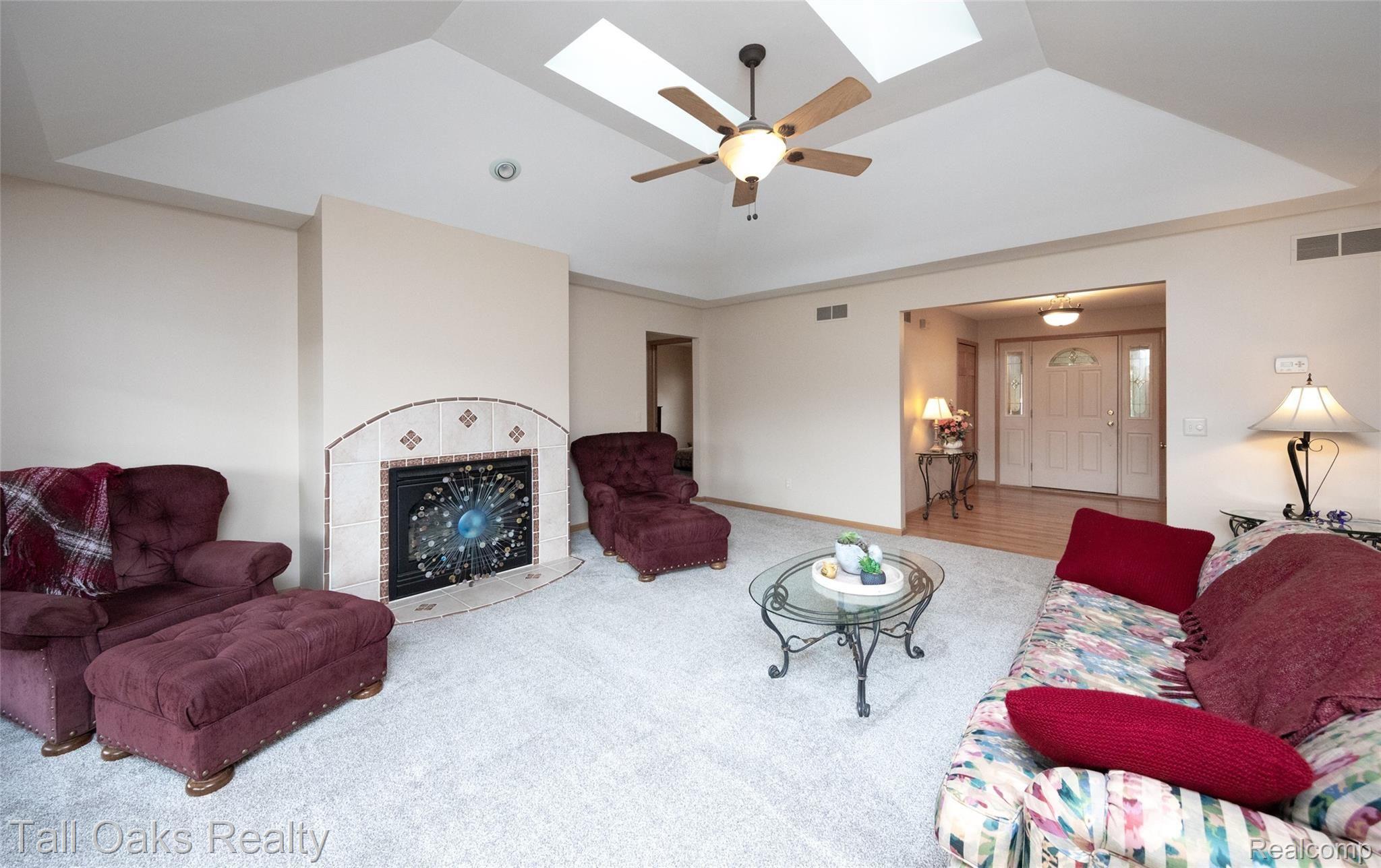 2636 North Lapeer Road Lapeer, MI 48446 - Photo 31 of 52 Living Room 3.jpg