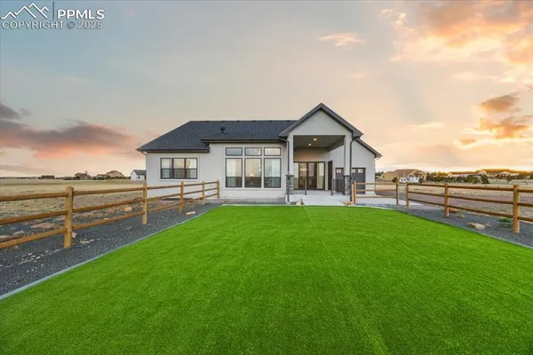 a view of a house with backyard and porch