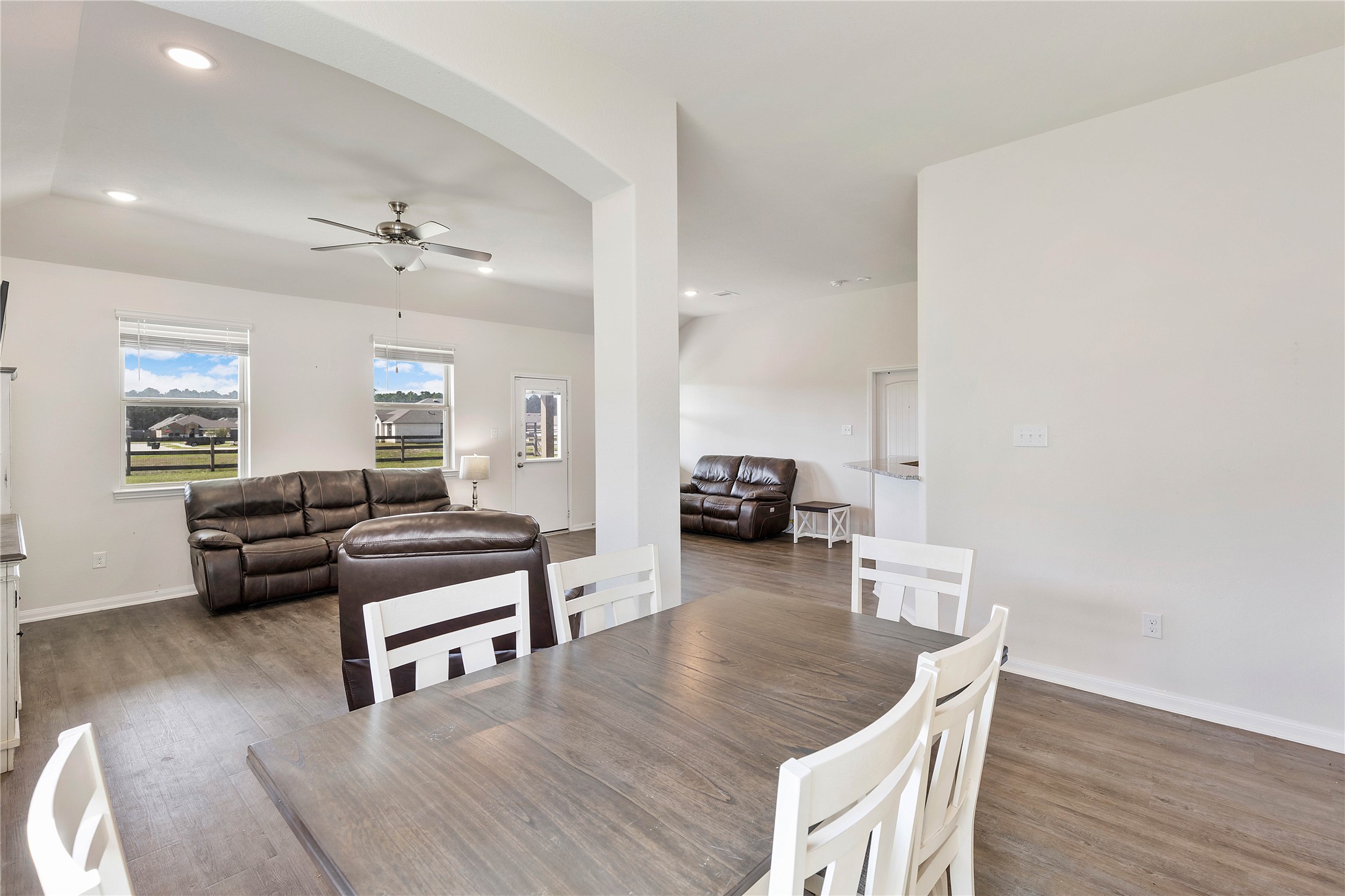 213 Kickapoo Drive Anahuac, TX 77514 - Photo 15 of 37