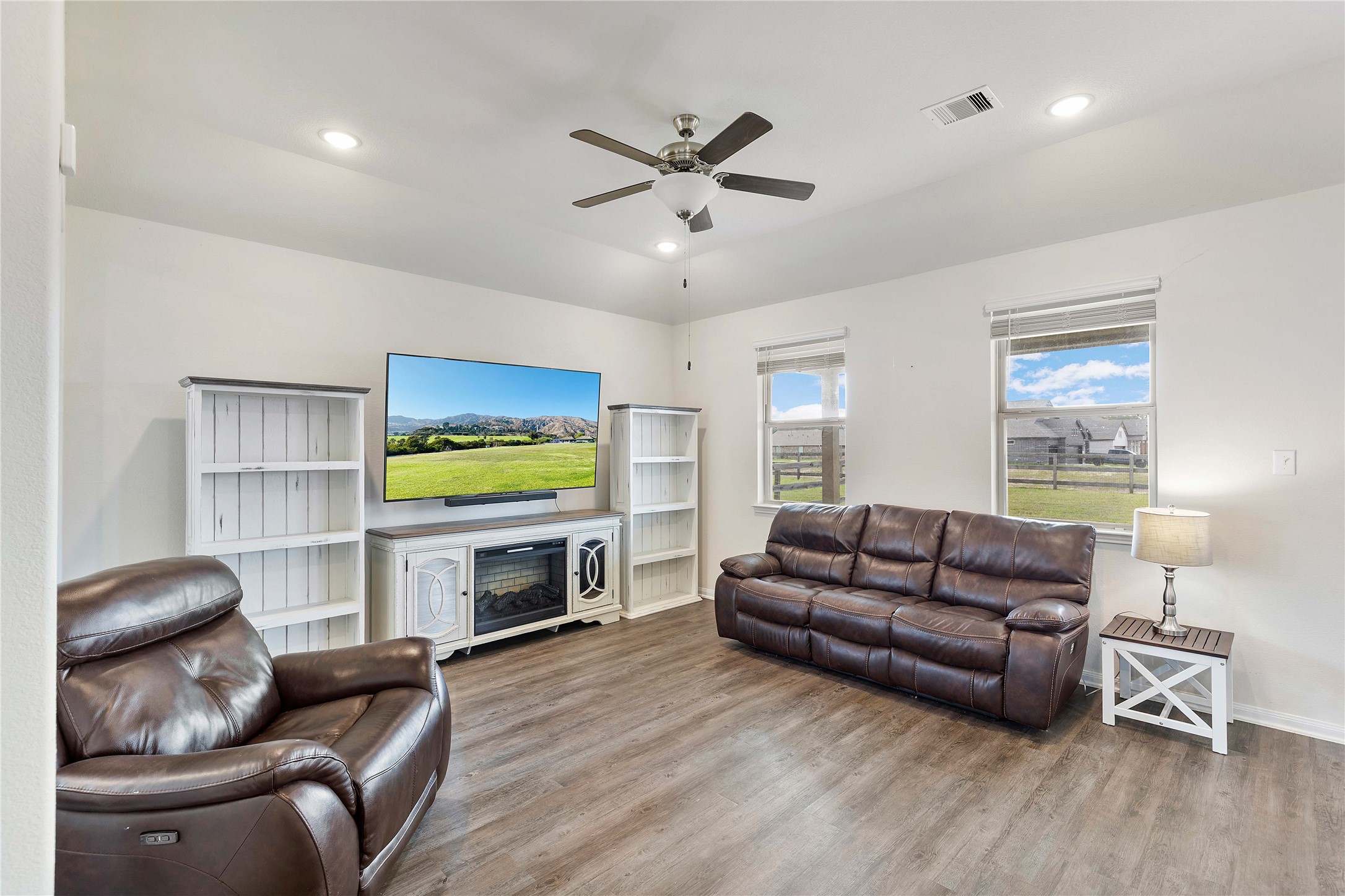 213 Kickapoo Drive Anahuac, TX 77514 - Photo 17 of 37