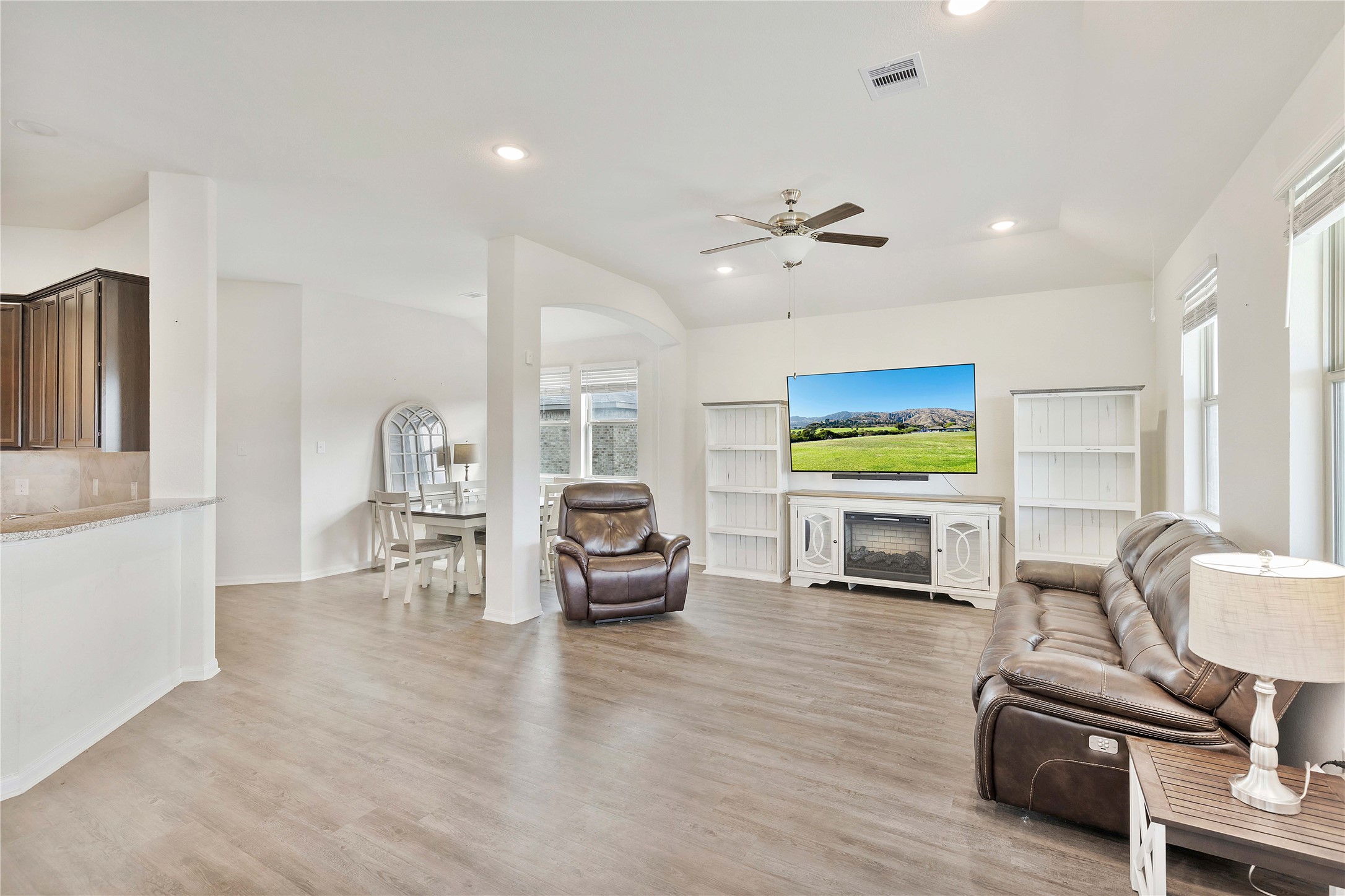 213 Kickapoo Drive Anahuac, TX 77514 - Photo 18 of 37