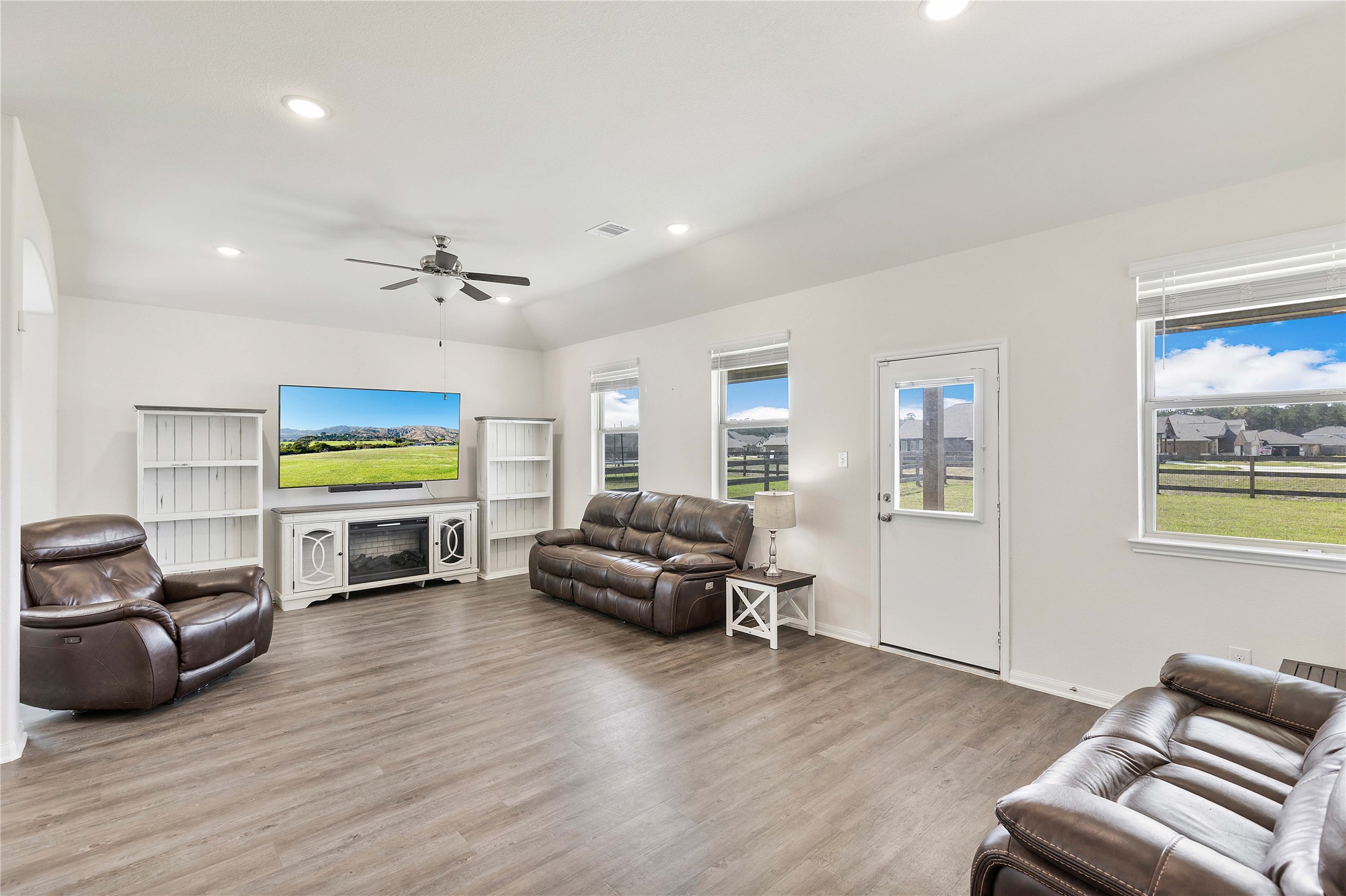 213 Kickapoo Drive Anahuac, TX 77514 - Photo 19 of 37