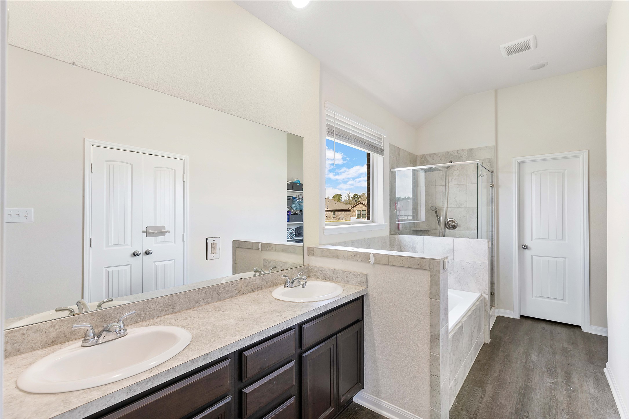 213 Kickapoo Drive Anahuac, TX 77514 - Photo 24 of 37