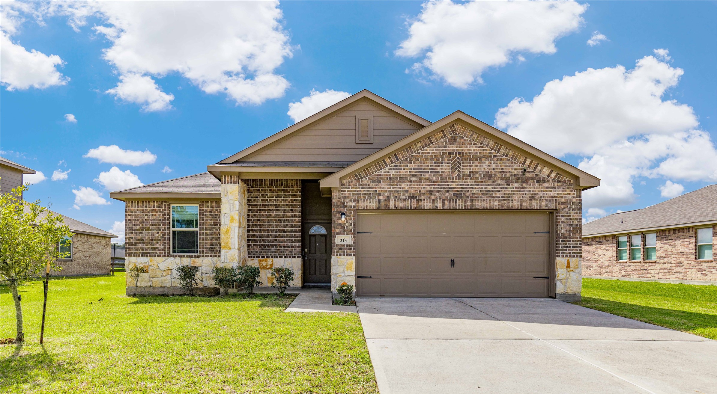 213 Kickapoo Drive Anahuac, TX 77514 - Photo 3 of 37