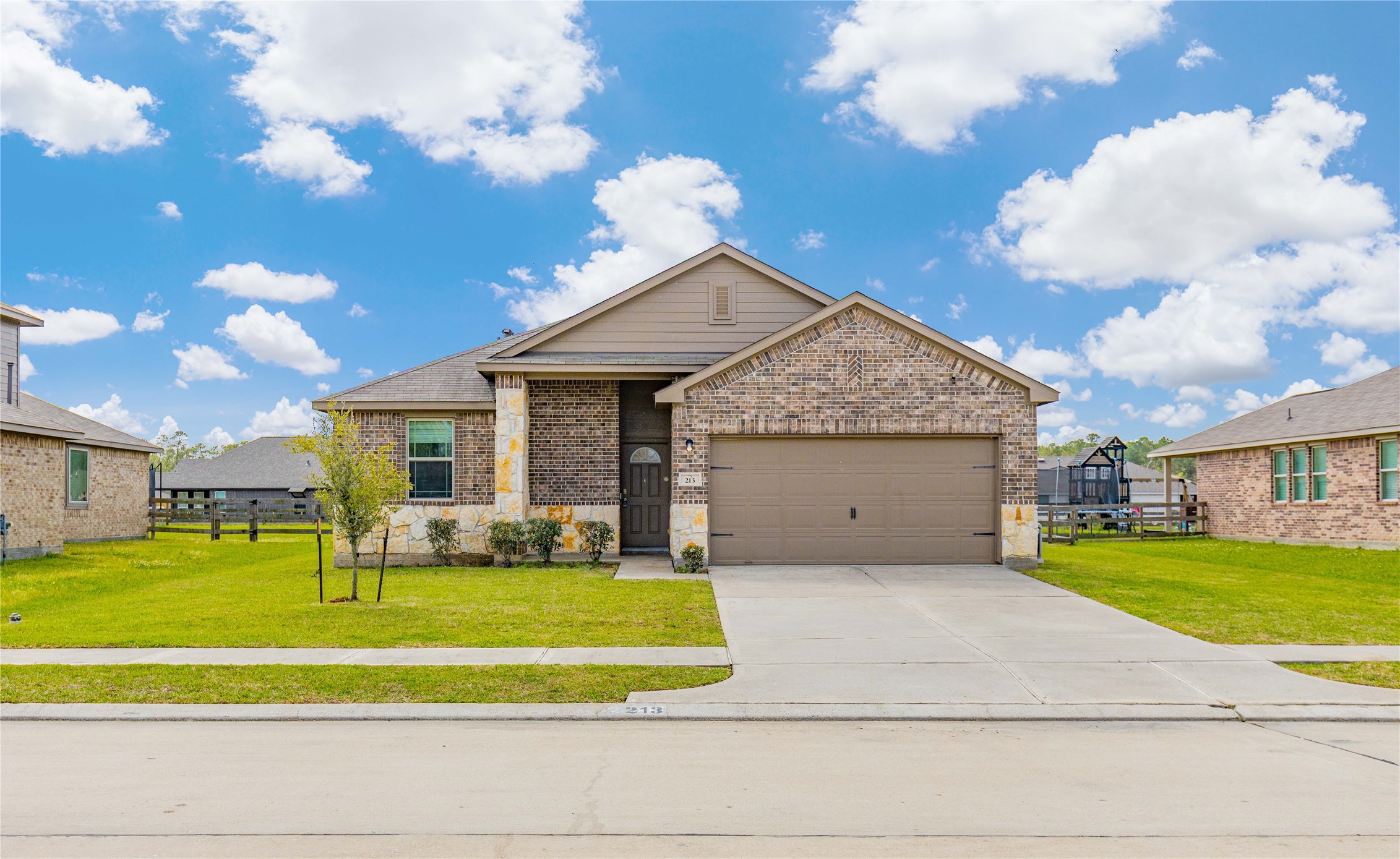 213 Kickapoo Drive Anahuac, TX 77514 - Photo 4 of 37