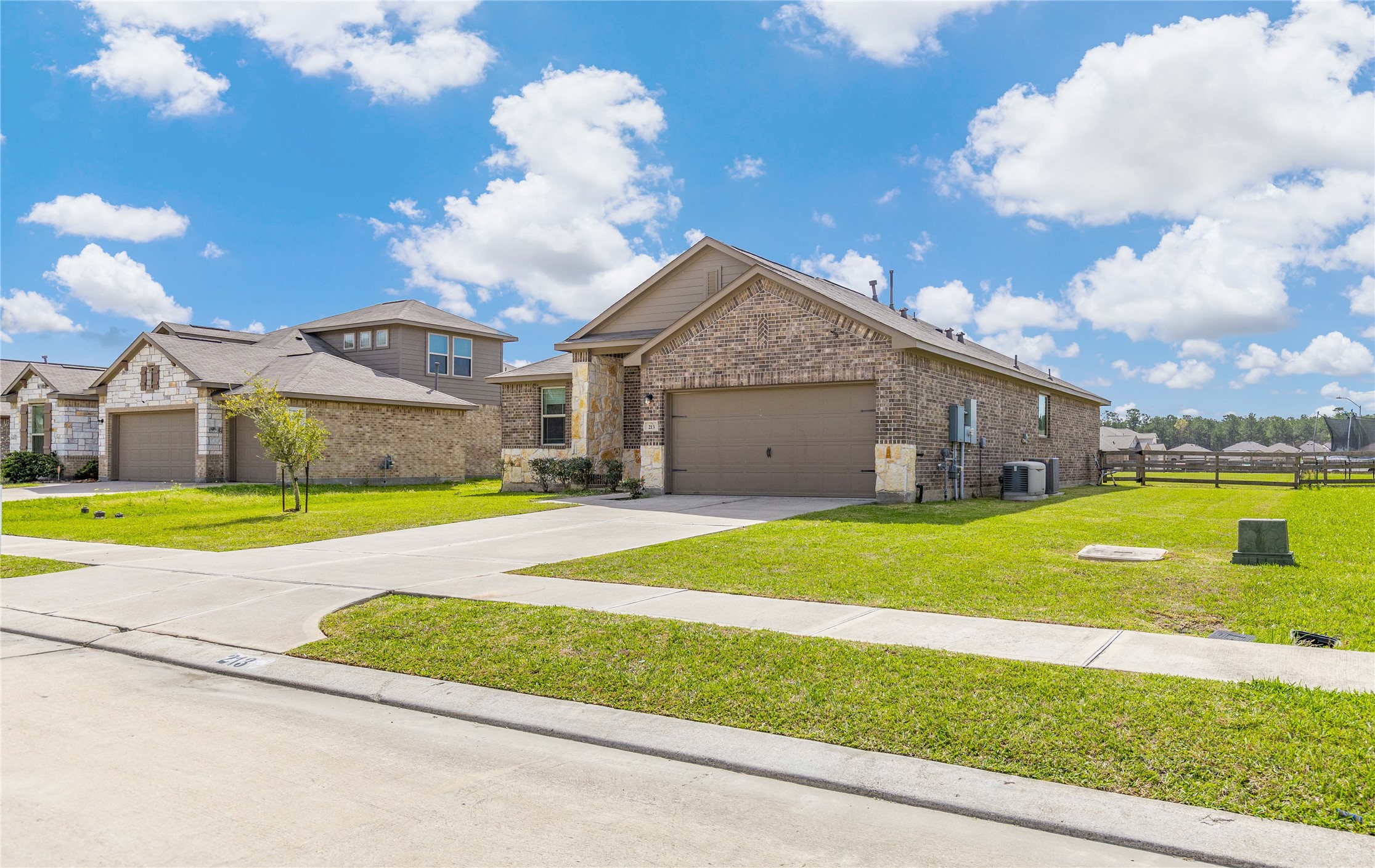 213 Kickapoo Drive Anahuac, TX 77514 - Photo 5 of 37