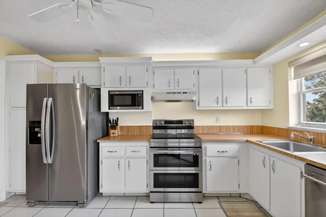 $150,000 | 3871 Via Poinciana, Unit 404, Lake Worth, FL 33467