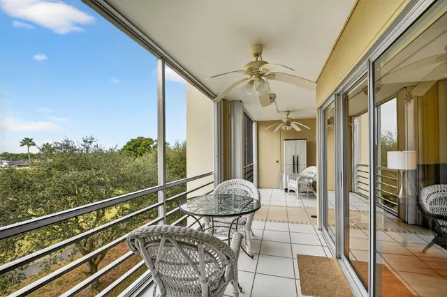 $150,000 | 3871 Via Poinciana, Unit 404, Lake Worth, FL 33467