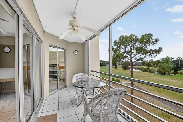 $150,000 | 3871 Via Poinciana, Unit 404, Lake Worth, FL 33467