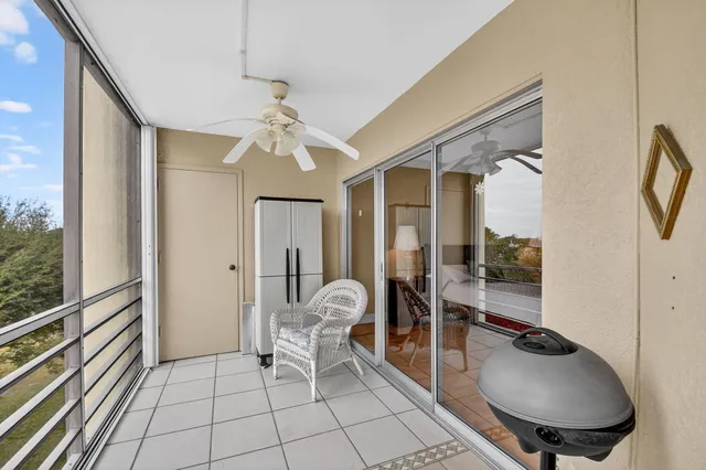 $150,000 | 3871 Via Poinciana, Unit 404, Lake Worth, FL 33467