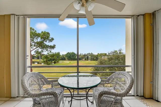 $150,000 | 3871 Via Poinciana, Unit 404, Lake Worth, FL 33467