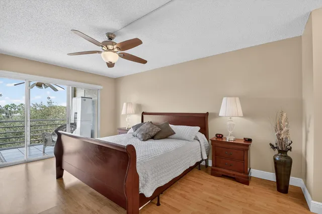 $150,000 | 3871 Via Poinciana, Unit 404, Lake Worth, FL 33467