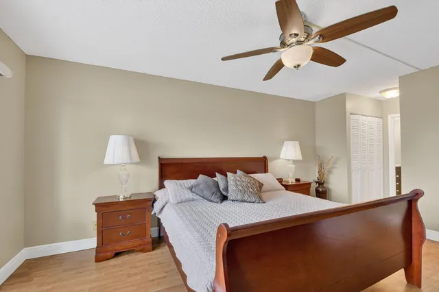 $150,000 | 3871 Via Poinciana, Unit 404, Lake Worth, FL 33467