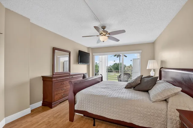 $150,000 | 3871 Via Poinciana, Unit 404, Lake Worth, FL 33467