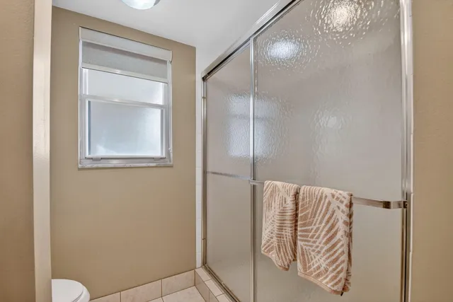 $150,000 | 3871 Via Poinciana, Unit 404, Lake Worth, FL 33467