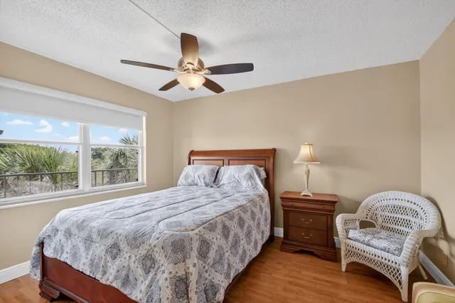 $150,000 | 3871 Via Poinciana, Unit 404, Lake Worth, FL 33467