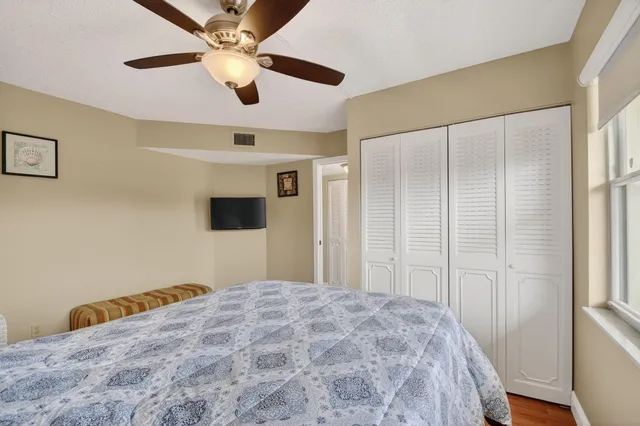 $150,000 | 3871 Via Poinciana, Unit 404, Lake Worth, FL 33467