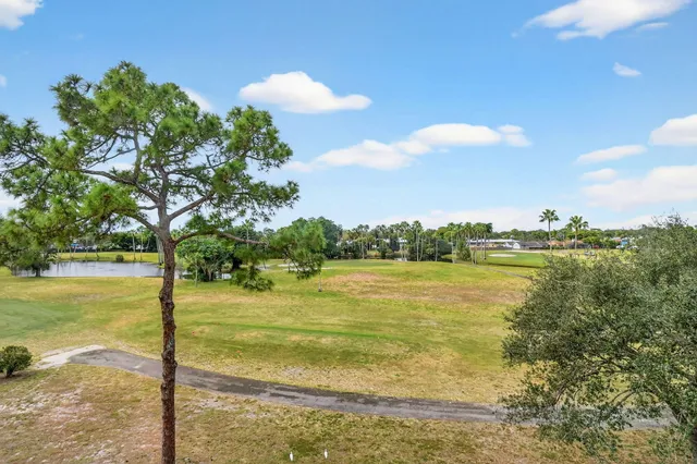 $150,000 | 3871 Via Poinciana, Unit 404, Lake Worth, FL 33467