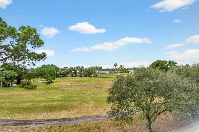 $150,000 | 3871 Via Poinciana, Unit 404, Lake Worth, FL 33467