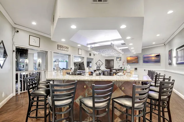 $150,000 | 3871 Via Poinciana, Unit 404, Lake Worth, FL 33467