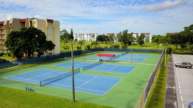 $150,000 | 3871 Via Poinciana, Unit 404, Lake Worth, FL 33467