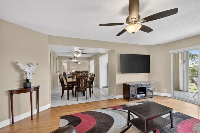 $150,000 | 3871 Via Poinciana, Unit 404, Lake Worth, FL 33467