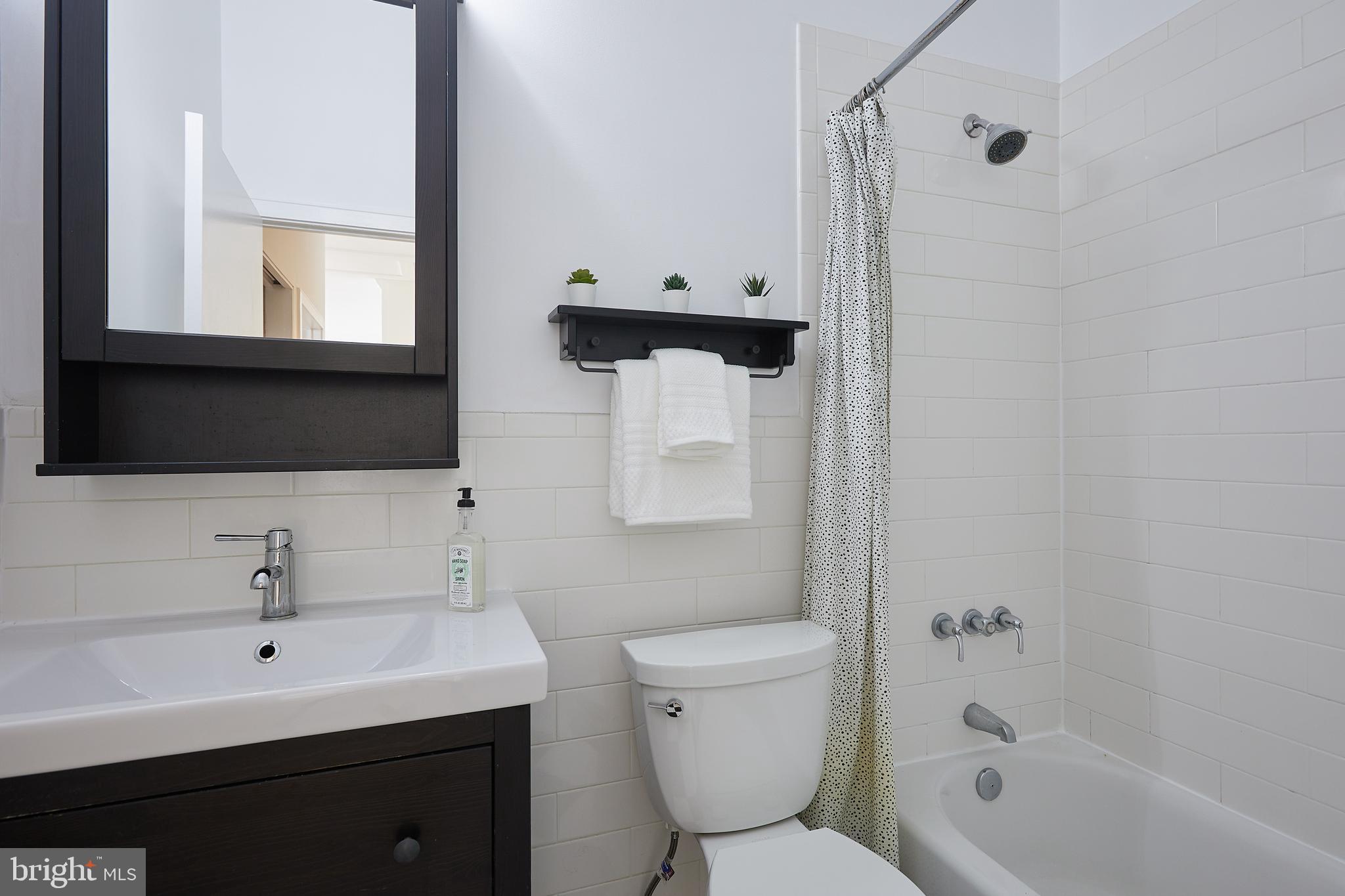2611 Adams Mill Road Northwest, Unit 405 Washington, DC 20009 - Photo 17 of 38 Bathroom