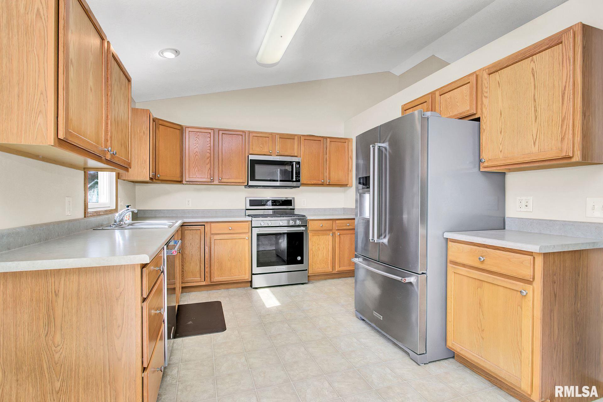 2605 Revo Road Davenport, IA 52806 - Photo 8 of 26 Gallery Image 8