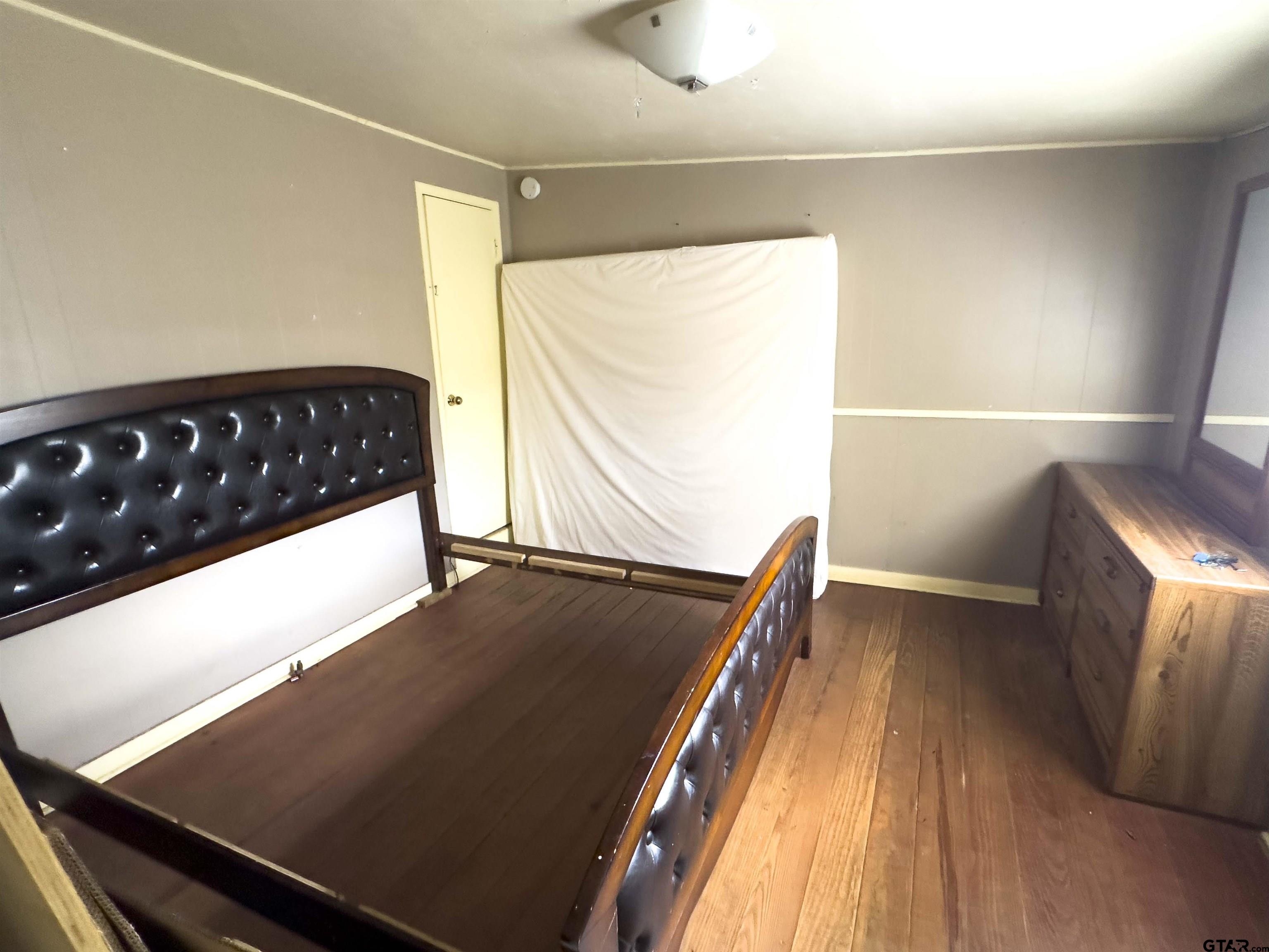 215 Cleveland Street Winfield, TX 75455 - Photo 12 of 17 a view of a living room