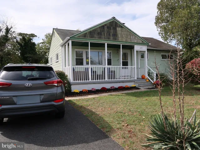 a view of a house with a back yard