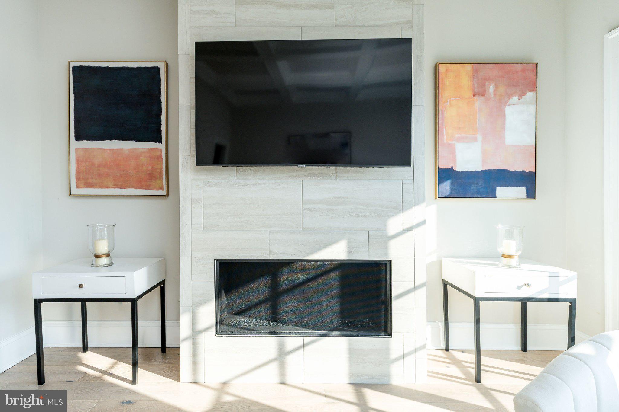 206 North Aberdeen Avenue, Unit D Wayne, PA 19087 - Photo 13 of 36 Modern elegance with artistic flair.