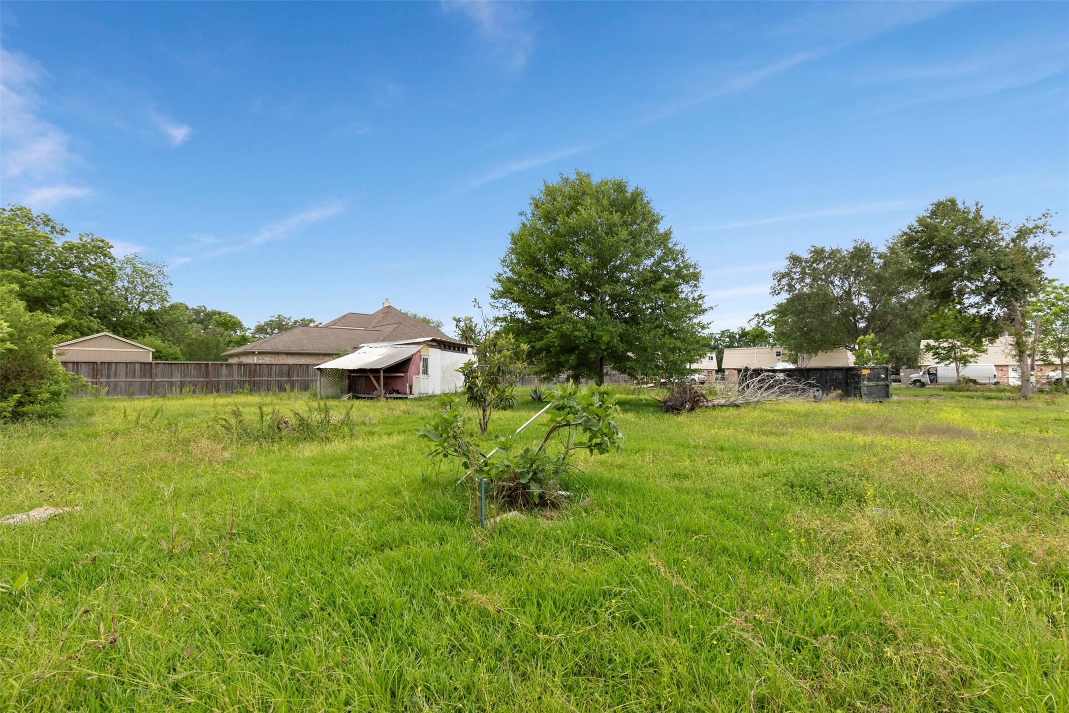 410 Spring Drive Pasadena, TX 77504 - Photo 6 of 18 a view of a garden