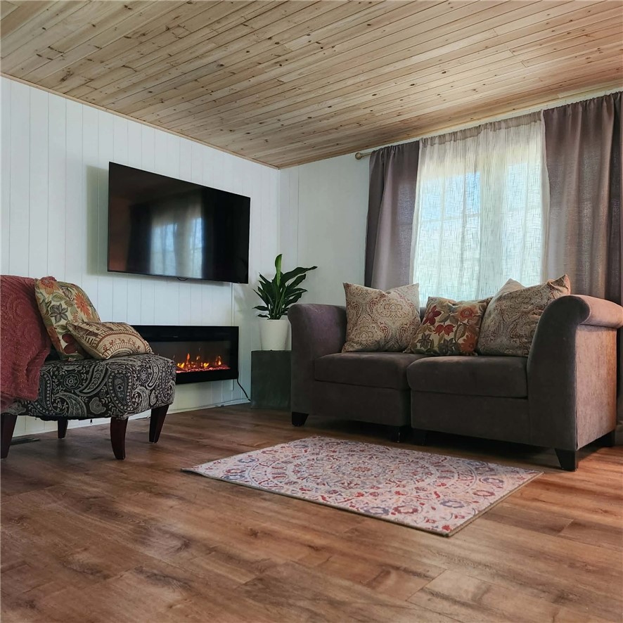 19 Oakside Drive Rochester, NY 14625 - Photo 3 of 11 Living Room