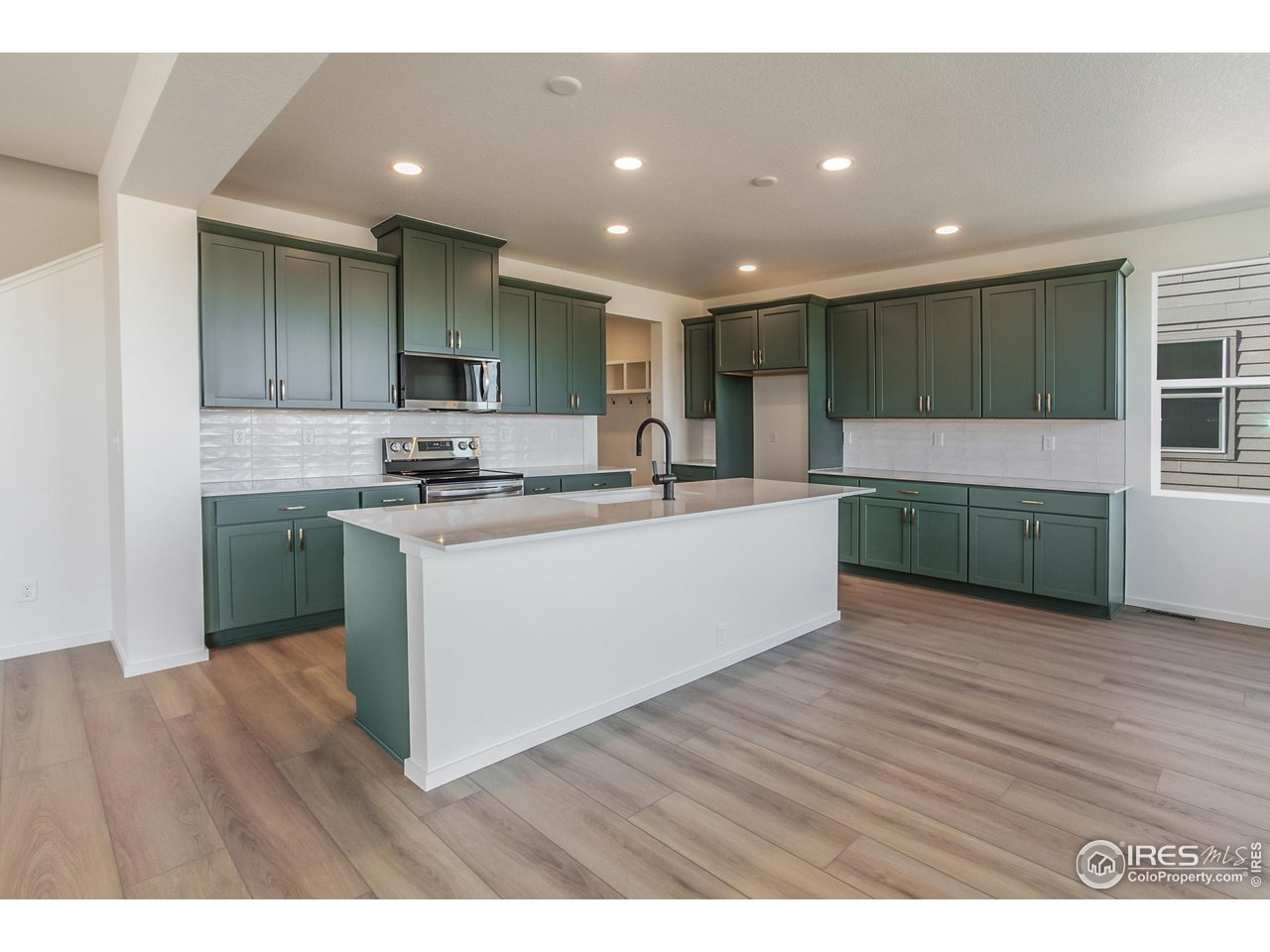 6108 Gault Road Timnath, CO 80547 - Photo 9 of 50 KITCHEN