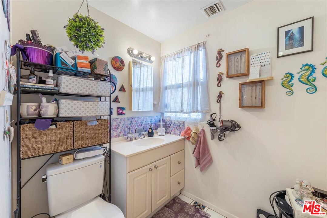 17816 Lull Street Reseda, CA 91335 - Photo 12 of 14