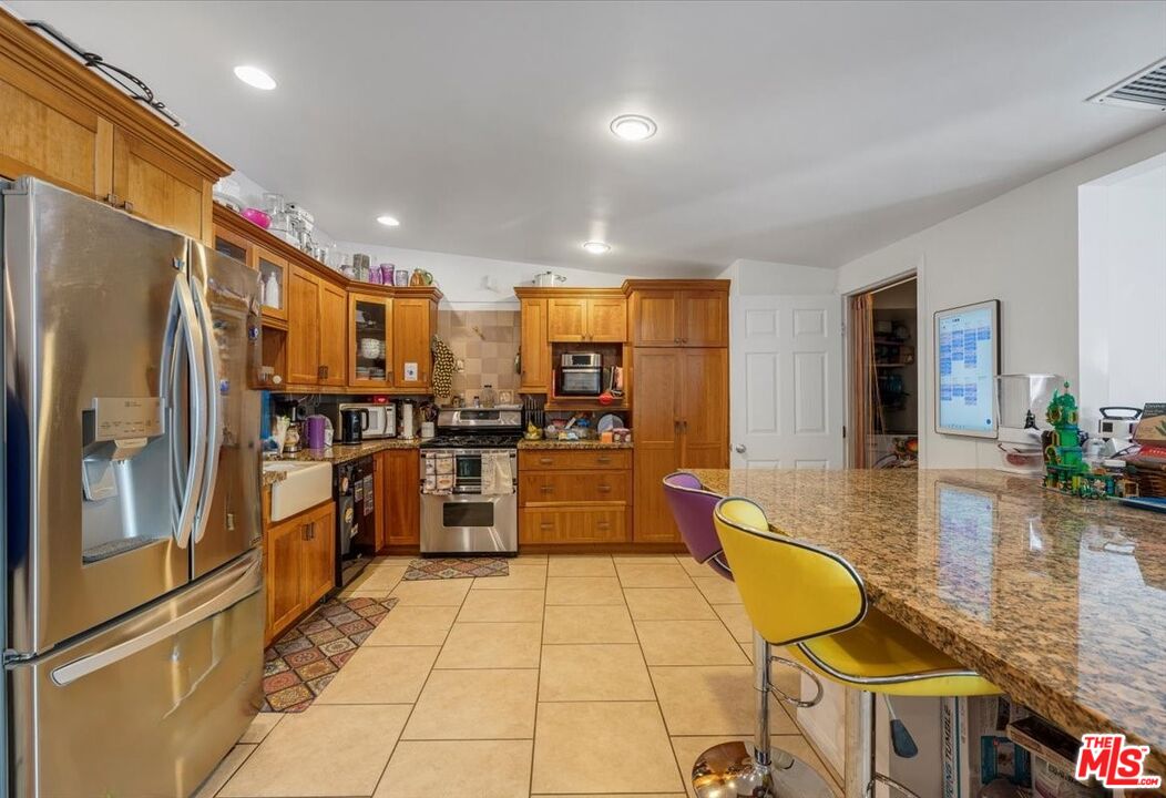 17816 Lull Street Reseda, CA 91335 - Photo 6 of 14