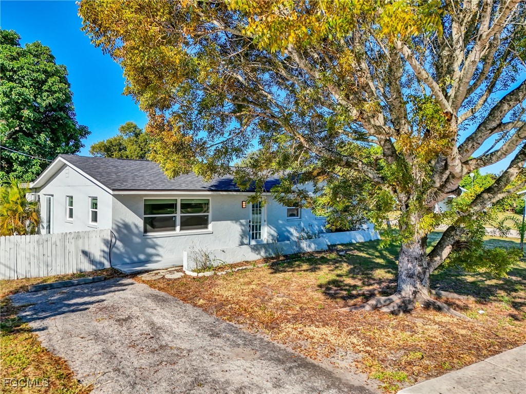 853 Java Plum Avenue North Fort Myers, FL 33903 - Photo 2 of 24